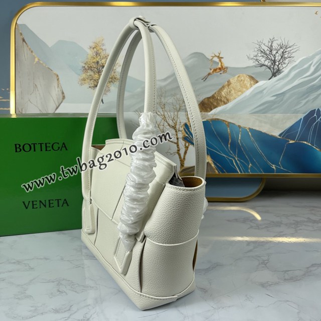 Bottega veneta高端女包 KF009 寶緹嘉爆款ARCO編織款荔枝紋石膏白手提包 BV經典款ARCO蝙蝠包  gxz1223